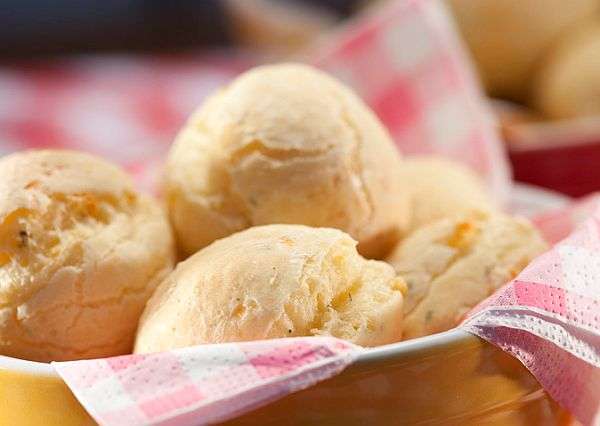 Pão de queijo com ervas.