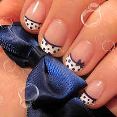 Unhas decoradas.