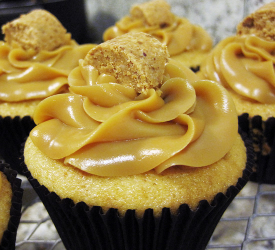 Cupcake de paçoca para festa junina.