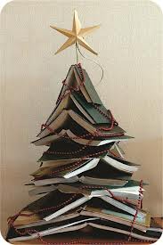 Vovó responde, árvore de natal com livros.