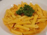 Linguiça com penne.