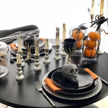 Mesas decoradas para a festa das bruxas